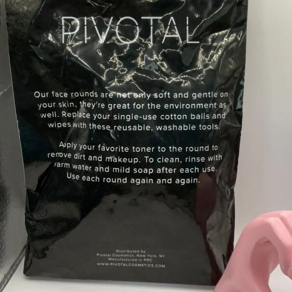 NIP - Pivotal Cosmetics- mini face rounds